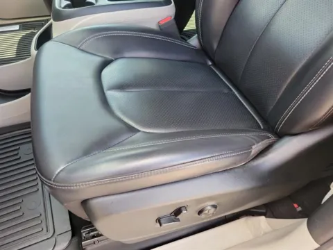 More photos of 2023 Chrysler Pacifica Touring L at Susan Schein Automotive - Pelham, AL