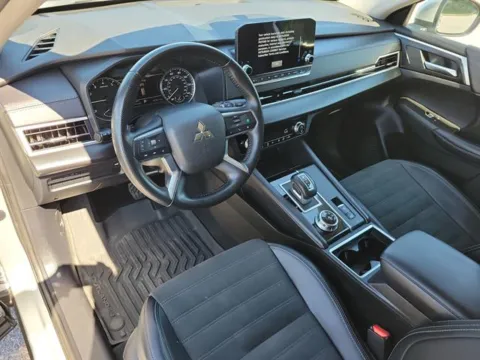 Photos of 2024 Mitsubishi Outlander SE for sale in Pelham, AL at Susan Schein Automotive - Pelham