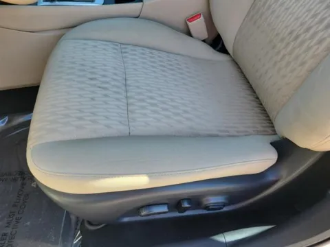 More photos of 2016 Nissan Altima 2.5 SV at Susan Schein Automotive - Pelham, AL