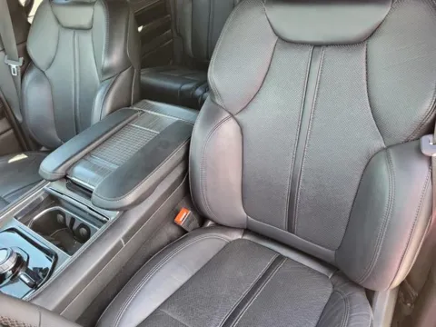 More photos of 2024 Jeep Wagoneer Series II at Susan Schein Automotive - Pelham, AL