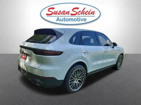 More photos of 2022 Porsche Cayenne Platinum Edition at Susan Schein Automotive - Pelham, AL