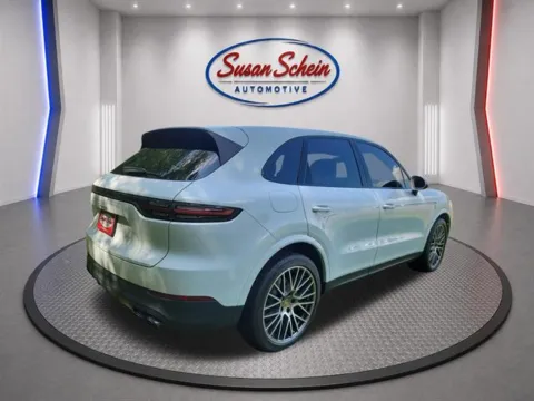 More photos of 2022 Porsche Cayenne Platinum Edition at Susan Schein Automotive - Pelham, AL
