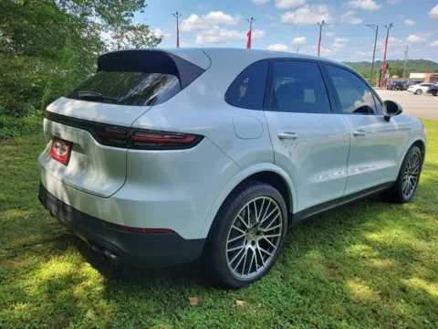 More photos of 2022 Porsche Cayenne Platinum Edition at Susan Schein Automotive - Pelham, AL