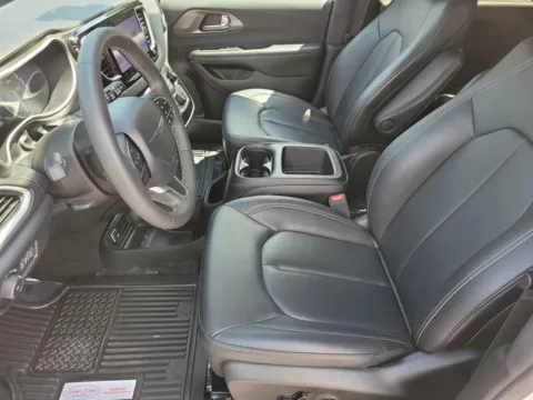 Another view of 2025 Chrysler Pacifica Select for sale in Pelham, AL at Susan Schein Automotive - Pelham
