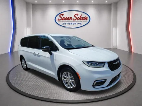 Another view of 2025 Chrysler Pacifica Select for sale in Pelham, AL at Susan Schein Automotive - Pelham