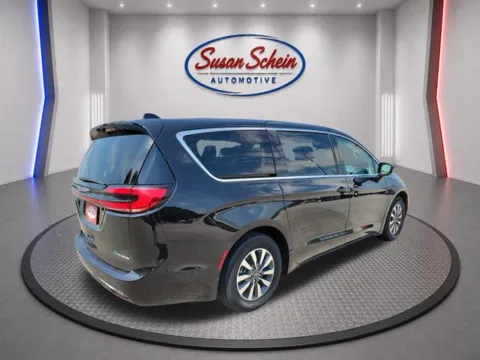 More photos of 2024 Chrysler Pacifica Select at Susan Schein Automotive - Pelham, AL