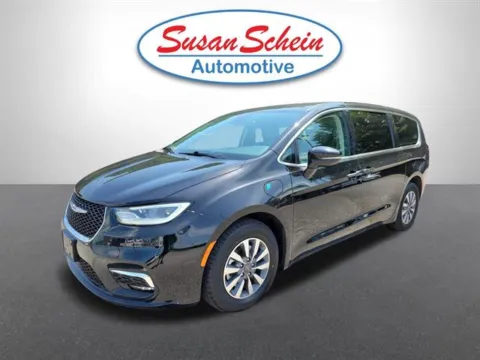 Black 2024 Chrysler Pacifica Select for sale in Pelham, AL