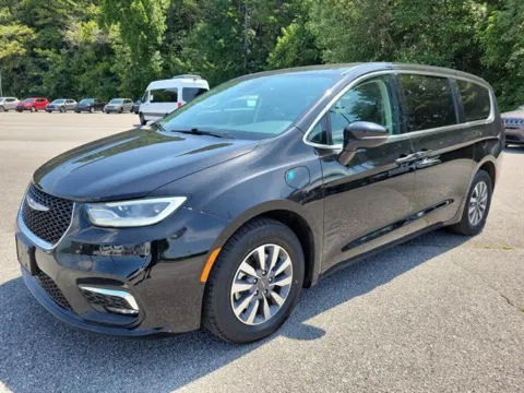 Black 2024 Chrysler Pacifica Select for sale in Pelham, AL