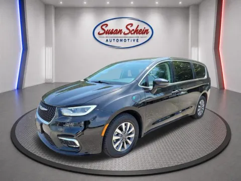 Black 2024 Chrysler Pacifica Select for sale in Pelham, AL