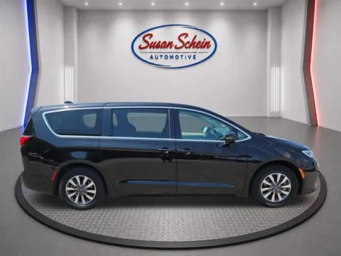 More photos of 2024 Chrysler Pacifica Select at Susan Schein Automotive - Pelham, AL