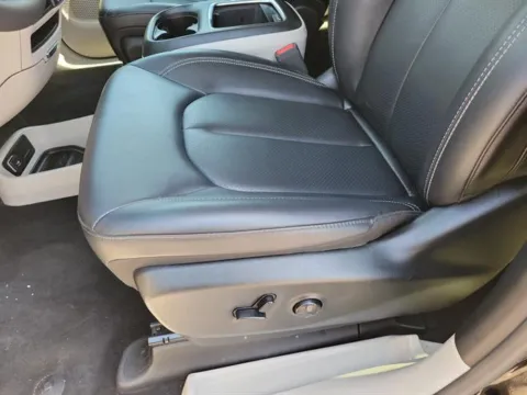 More photos of 2024 Chrysler Pacifica Select at Susan Schein Automotive - Pelham, AL