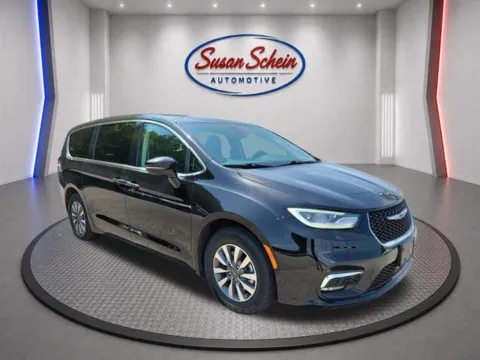 Another view of 2024 Chrysler Pacifica Select for sale in Pelham, AL at Susan Schein Automotive - Pelham