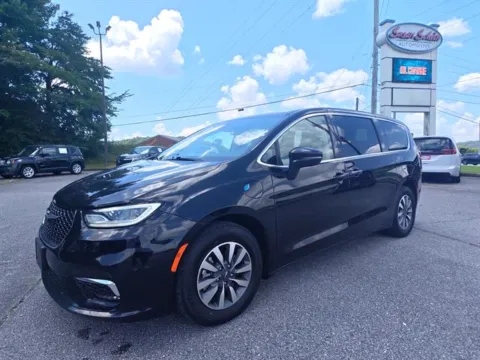 Black 2024 Chrysler Pacifica Select for sale in Pelham, AL