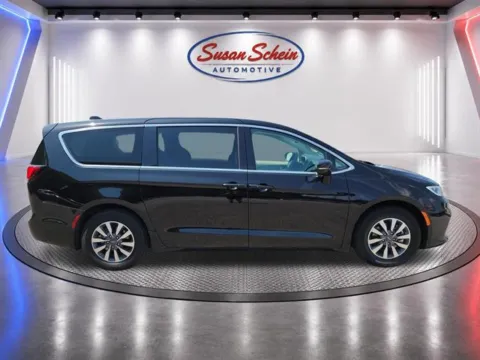 More photos of 2024 Chrysler Pacifica Select at Susan Schein Automotive - Pelham, AL