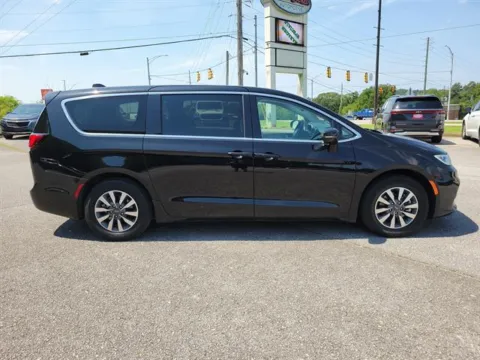 More photos of 2024 Chrysler Pacifica Select at Susan Schein Automotive - Pelham, AL