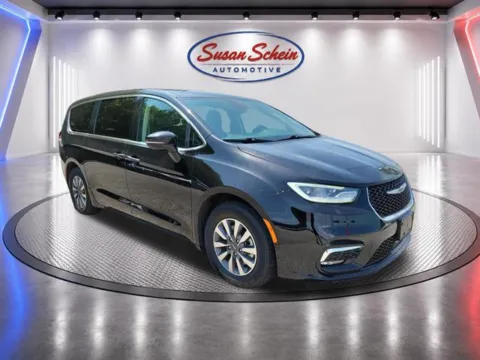 Another view of 2024 Chrysler Pacifica Select for sale in Pelham, AL at Susan Schein Automotive - Pelham