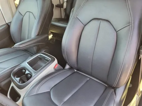 More photos of 2024 Chrysler Pacifica Select at Susan Schein Automotive - Pelham, AL