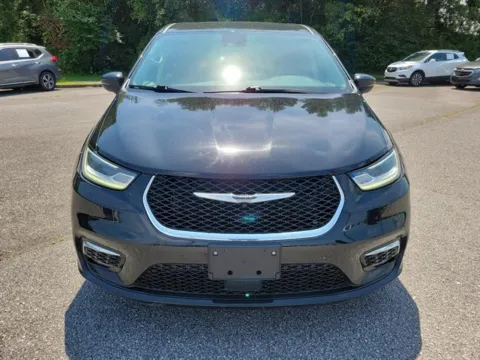 Photos of 2024 Chrysler Pacifica Select for sale in Pelham, AL at Susan Schein Automotive - Pelham