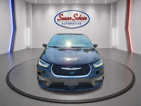 Photos of 2024 Chrysler Pacifica Select for sale in Pelham, AL at Susan Schein Automotive - Pelham