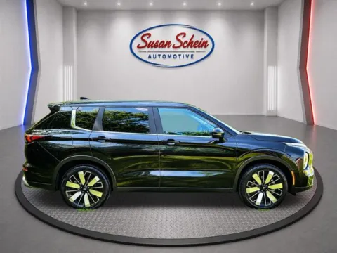 Photos of 2025 Mitsubishi Outlander SE for sale in Pelham, AL at Susan Schein Automotive - Pelham