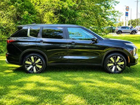 Photos of 2025 Mitsubishi Outlander SE for sale in Pelham, AL at Susan Schein Automotive - Pelham