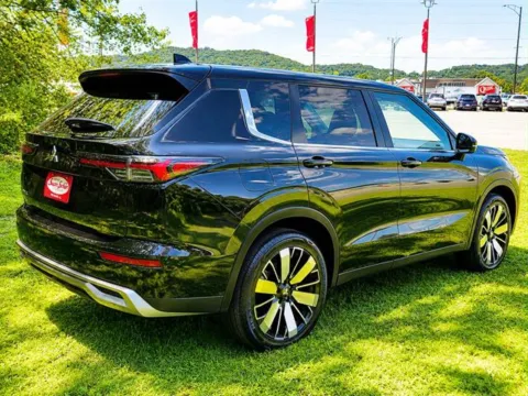 More photos of 2025 Mitsubishi Outlander SE at Susan Schein Automotive - Pelham, AL