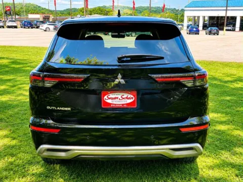 More photos of 2025 Mitsubishi Outlander SE at Susan Schein Automotive - Pelham, AL