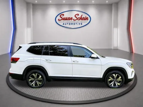 Photos of 2024 Volkswagen Atlas SE 4Motion for sale in Pelham, AL at Susan Schein Automotive - Pelham
