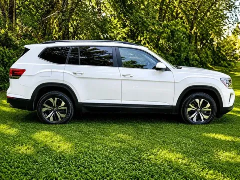Photos of 2024 Volkswagen Atlas SE 4Motion for sale in Pelham, AL at Susan Schein Automotive - Pelham