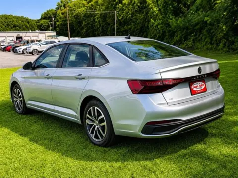 More photos of 2025 Volkswagen Jetta SE at Susan Schein Automotive - Pelham, AL