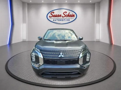 Photos of 2024 Mitsubishi Outlander SE for sale in Pelham, AL at Susan Schein Automotive - Pelham