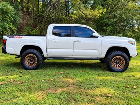 More photos of 2019 Toyota Tacoma SR V6 at Susan Schein Automotive - Pelham, AL