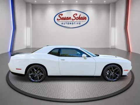 More photos of 2022 Dodge Challenger SXT at Susan Schein Automotive - Pelham, AL