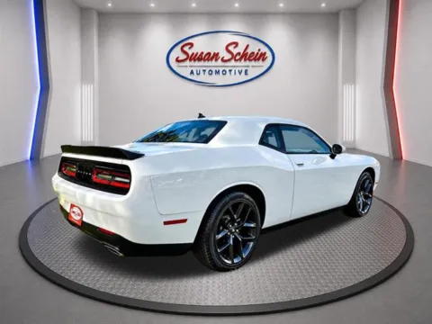 More photos of 2022 Dodge Challenger SXT at Susan Schein Automotive - Pelham, AL