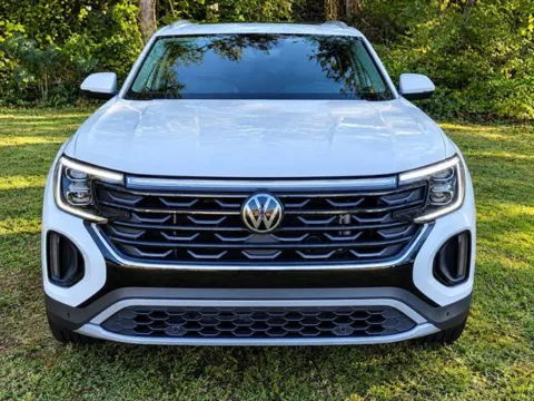 Photos of 2025 Volkswagen Atlas Cross Sport SEL 4Motion for sale in Pelham, AL at Susan Schein Automotive - Pelham