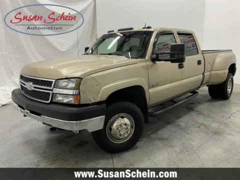 自動車 1/25 Chevy SILVERADO C-3500 Dually 16k-Mile 2005 Chevrolet Silverado 3500 LT Crew Cab Duramax