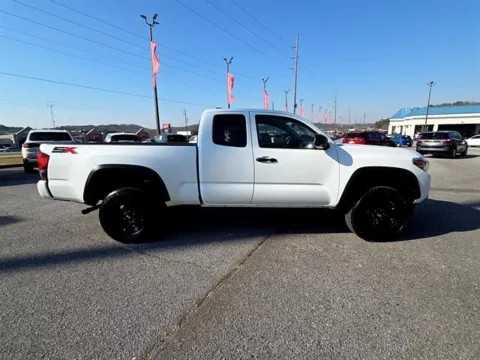 More photos of 2020 Toyota Tacoma SR at Susan Schein Automotive - Pelham, AL