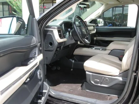More photos of 2023 Ford Expedition Limited at Susan Schein Automotive - Pelham, AL