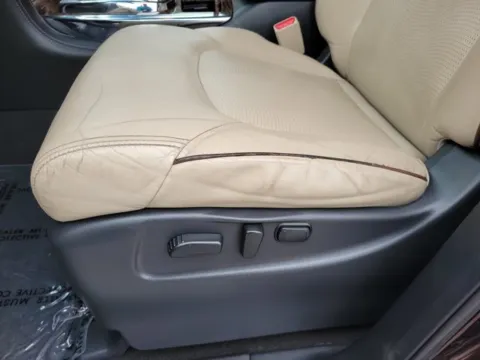 More photos of 2017 Nissan Armada SL at Susan Schein Automotive - Pelham, AL
