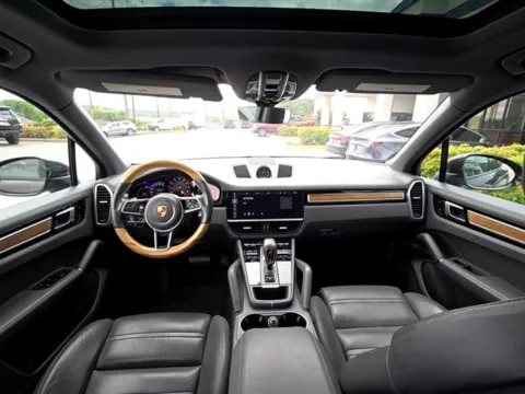 More photos of 2019 Porsche Cayenne at Susan Schein Automotive - Pelham, AL