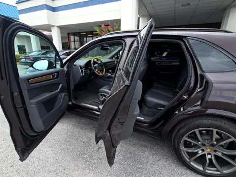 More photos of 2019 Porsche Cayenne at Susan Schein Automotive - Pelham, AL