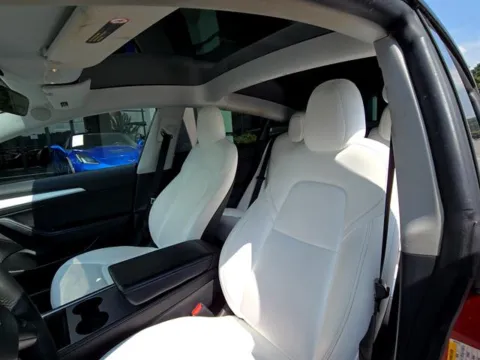 More photos of 2021 Tesla Model 3 Performance at Susan Schein Automotive - Pelham, AL