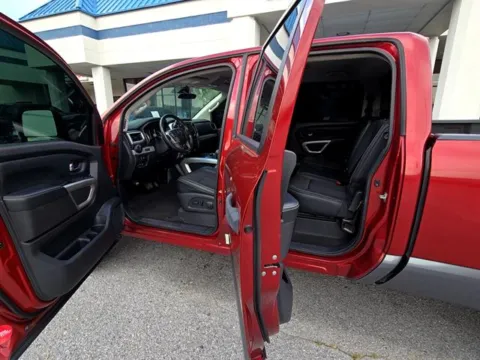 More photos of 2017 Nissan Titan XD PRO-4X at Susan Schein Automotive - Pelham, AL