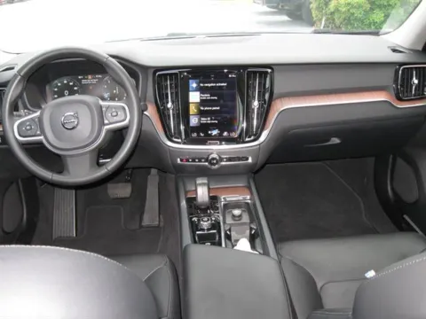 More photos of 2022 Volvo S60 B5 Momentum at Susan Schein Automotive - Pelham, AL