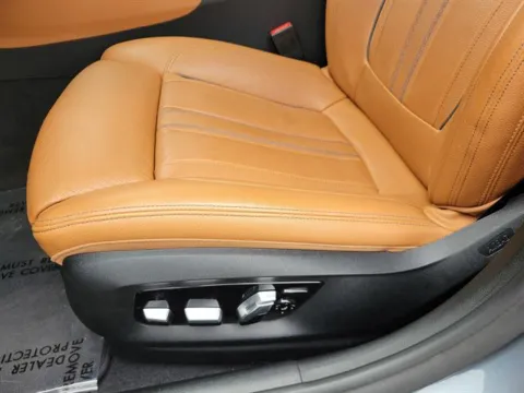 More photos of 2018 BMW 540i at Susan Schein Automotive - Pelham, AL