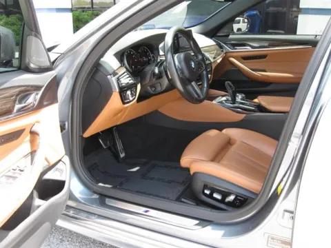 More photos of 2018 BMW 540i at Susan Schein Automotive - Pelham, AL