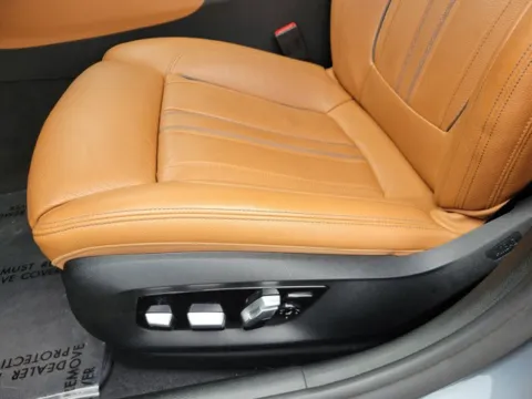 More photos of 2018 BMW 540i at Susan Schein Automotive - Pelham, AL