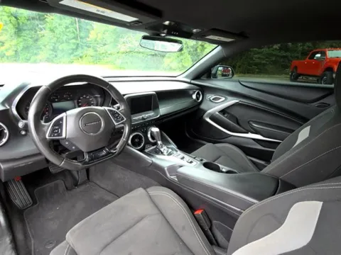 More photos of 2020 Chevrolet Camaro LT at Susan Schein Automotive - Pelham, AL