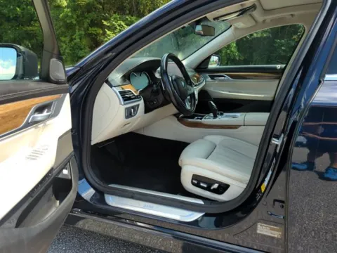 More photos of 2019 BMW 750i xDrive at Susan Schein Automotive - Pelham, AL