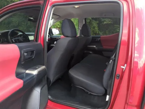 More photos of 2017 Toyota Tacoma SR5 V6 at Susan Schein Automotive - Pelham, AL